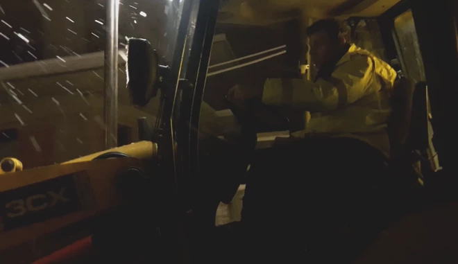 Ο Γκλέτσος καβάλησε το εκχιονιστικό και «έπιασε» δουλειά (βίντεο)